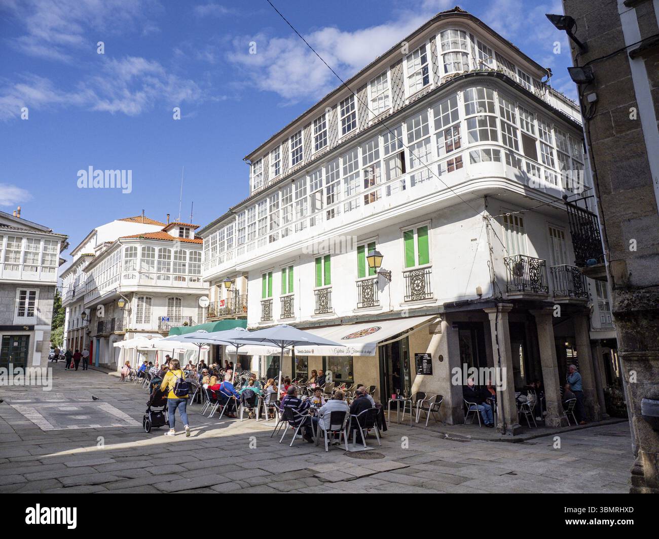 Terrasse de café, Plaza Real, Pontedeume, province de la Corogne, Galice, Espagne, Europe Banque D'Images