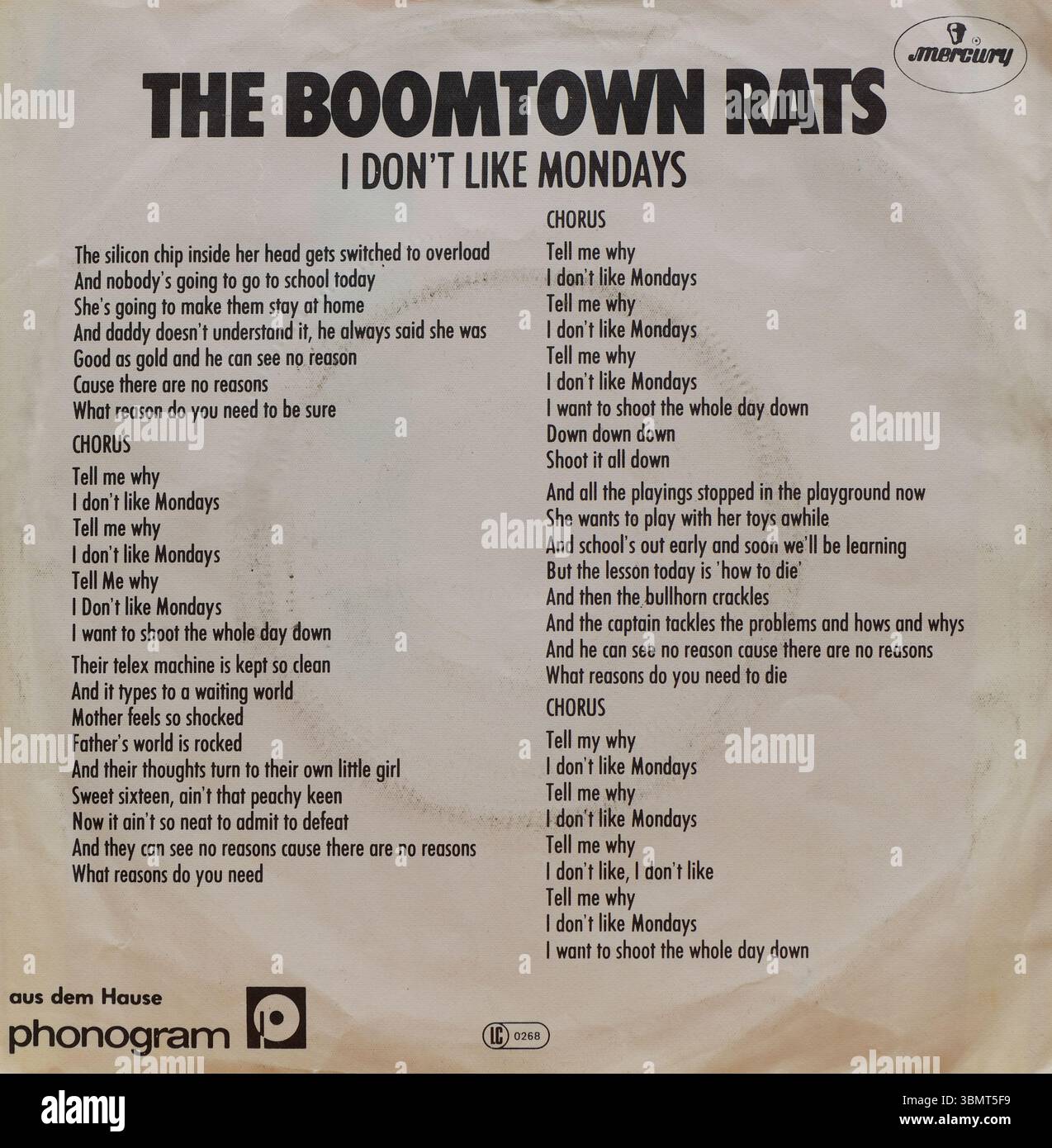Vinyle simple vintage de 7', The Boomtown rats, I Don't Like Mondays, 1979, couverture arrière avec texte Banque D'Images