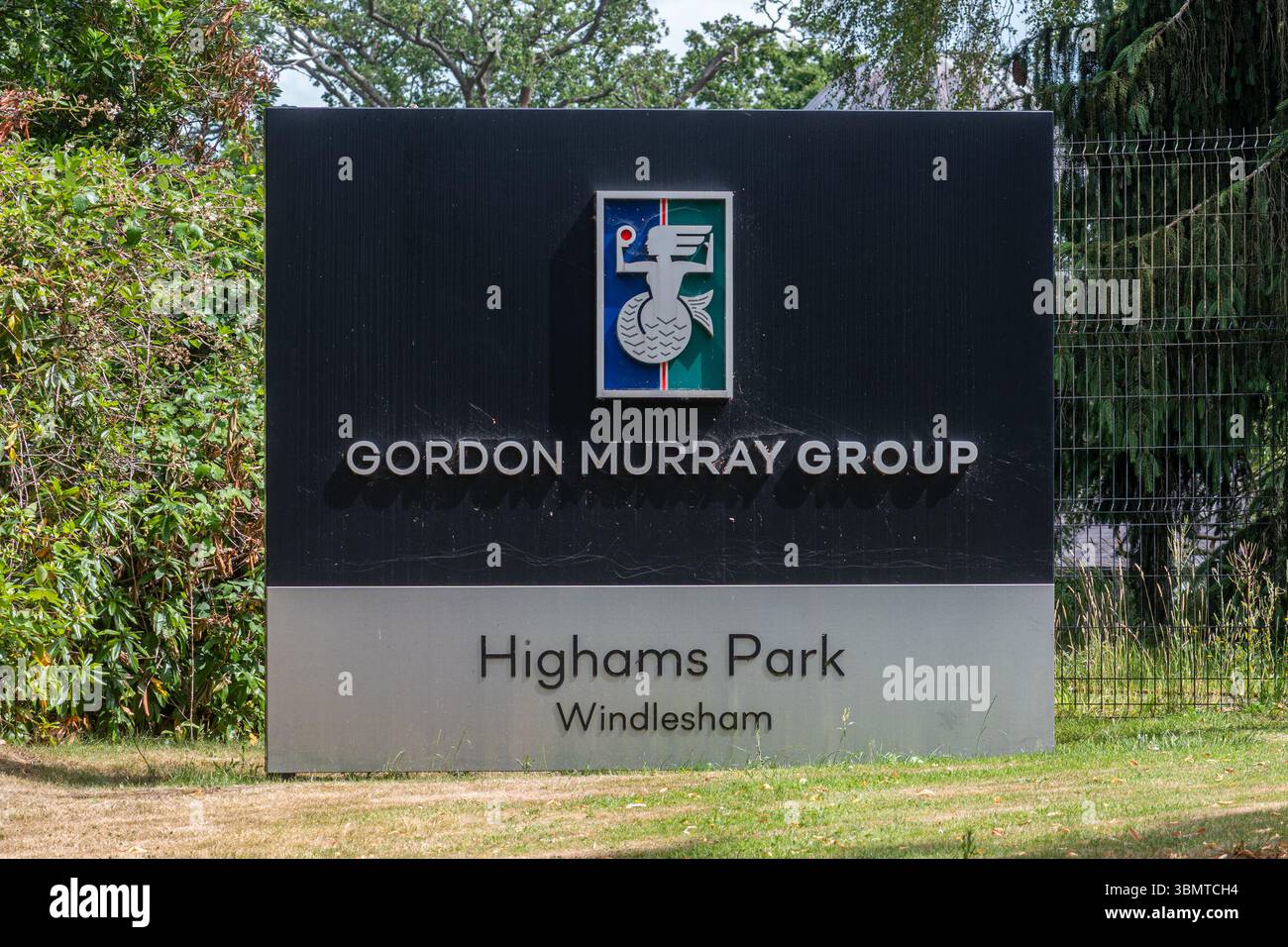 Panneau à Gordon Murray Group, Highams Park, Windlesham, Surrey, Angleterre, ROYAUME-UNI Banque D'Images
