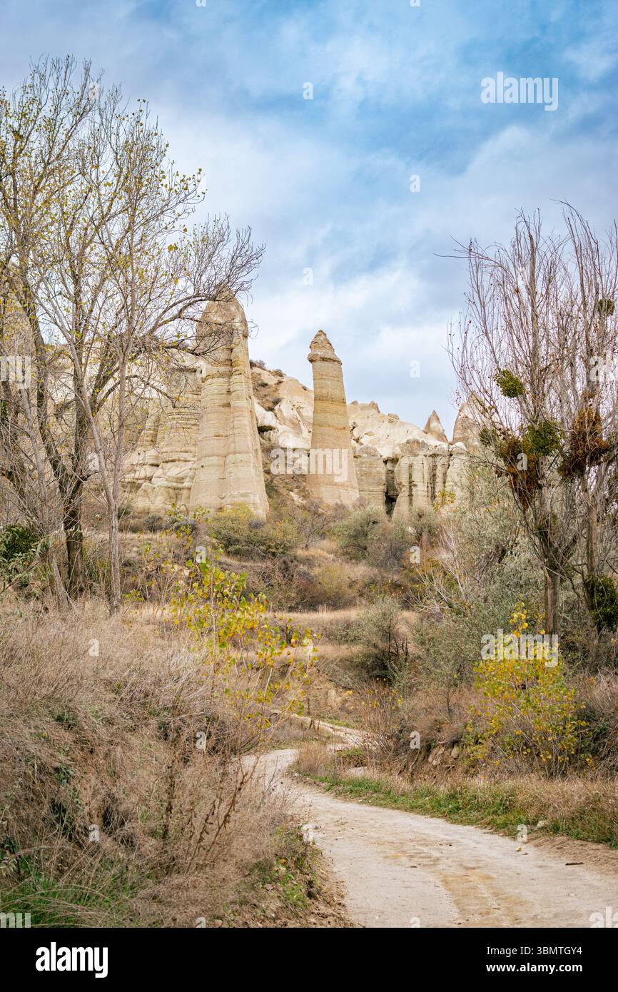 Pics avec forme phallique dans Love Valley, Turquie Banque D'Images