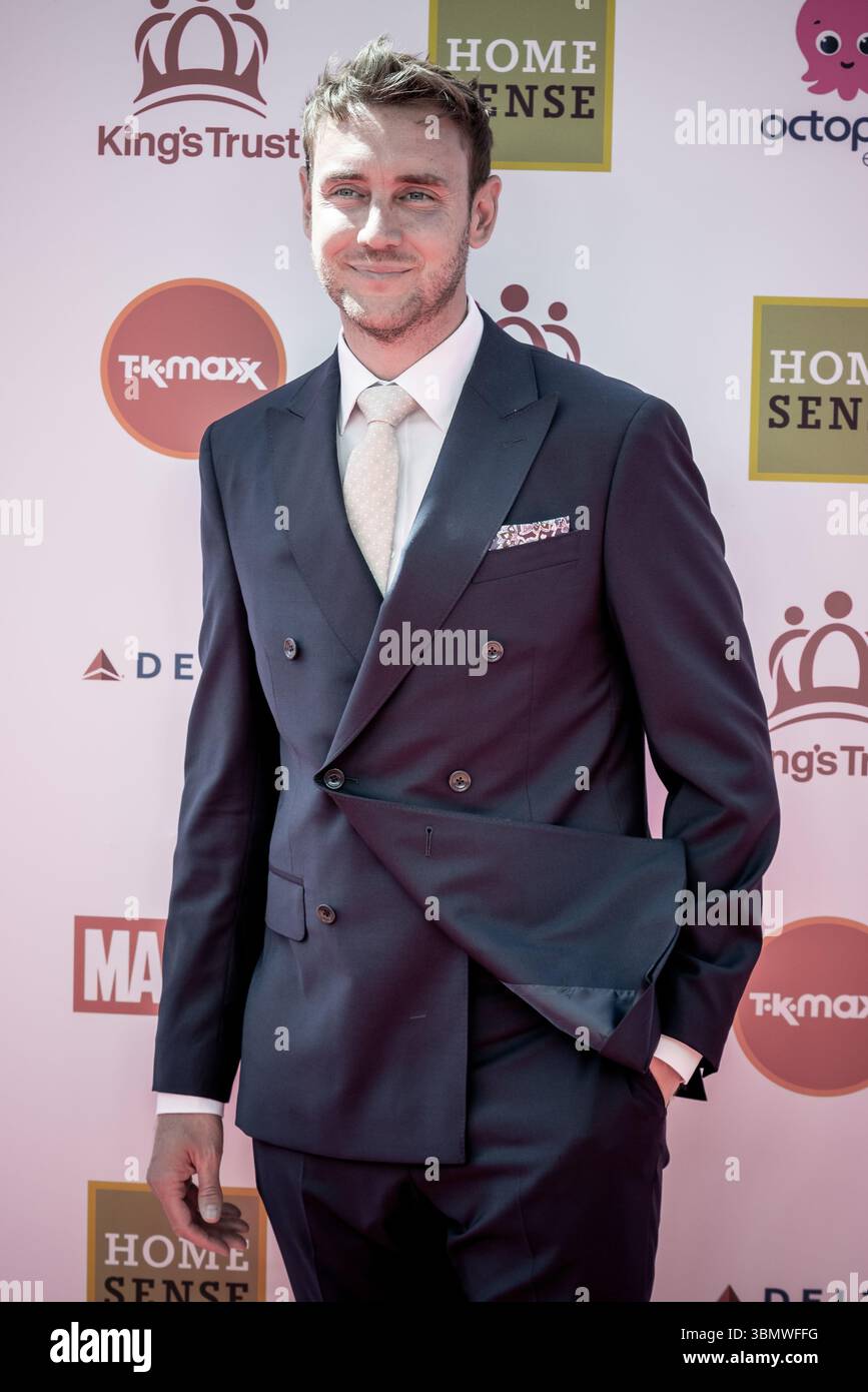 Un invité assiste aux King's Trust et TKMaxx & Homesense Awards 2025 au Royal Festival Hall. Banque D'Images
