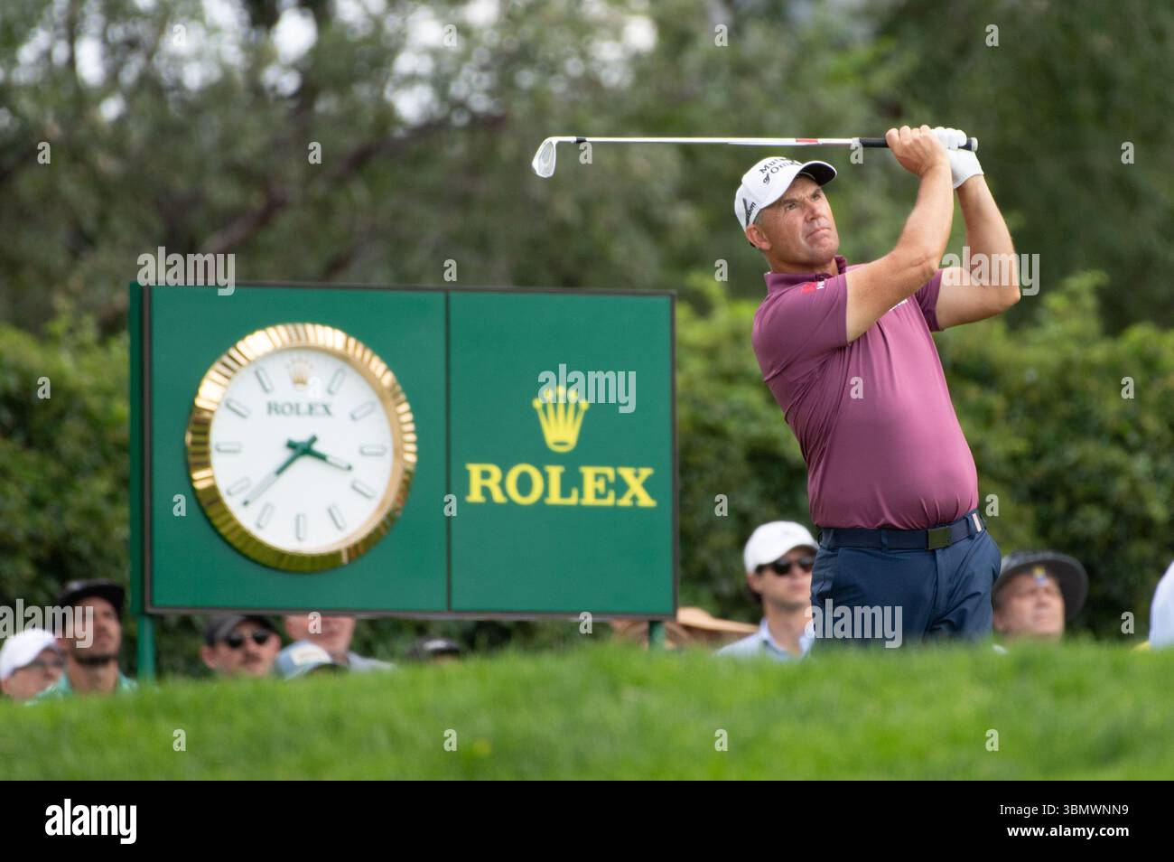 Colorado Springs, Colorado, États-Unis. 28 juin 2025. US Senior Open Round 3, Padraig Harrington regarde son tir du 17ème tee. Crédit : Casey B. Gibson/Alamy Live News Banque D'Images