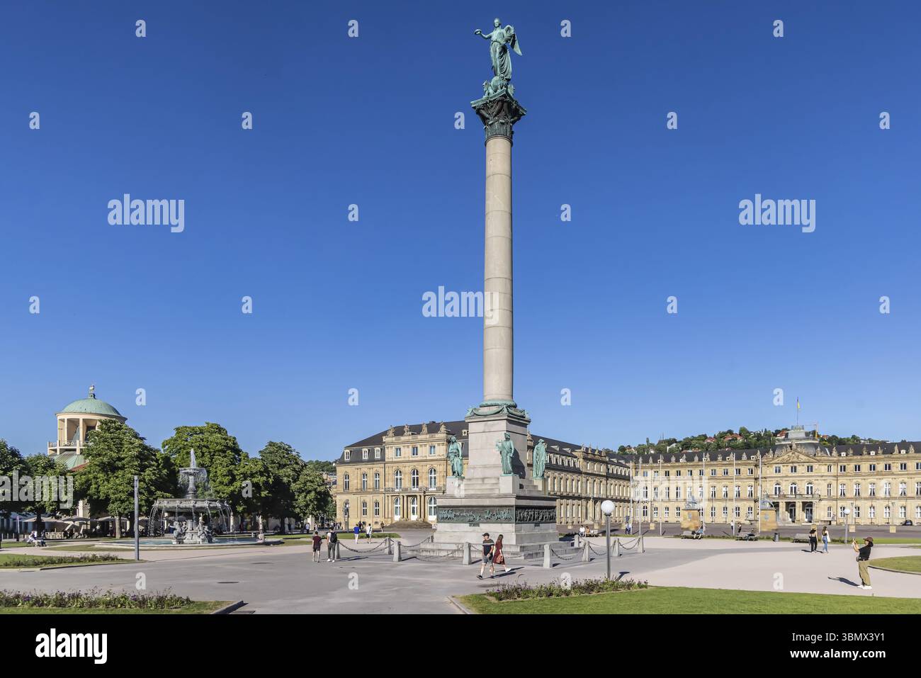 Schlossplatz Stuttgart avec Nouveau Palais, colonne de la victoire avec la déesse romaine Concordia. Stuttgart, Bade-Wuerttemberg, Allemagne, Europe Banque D'Images