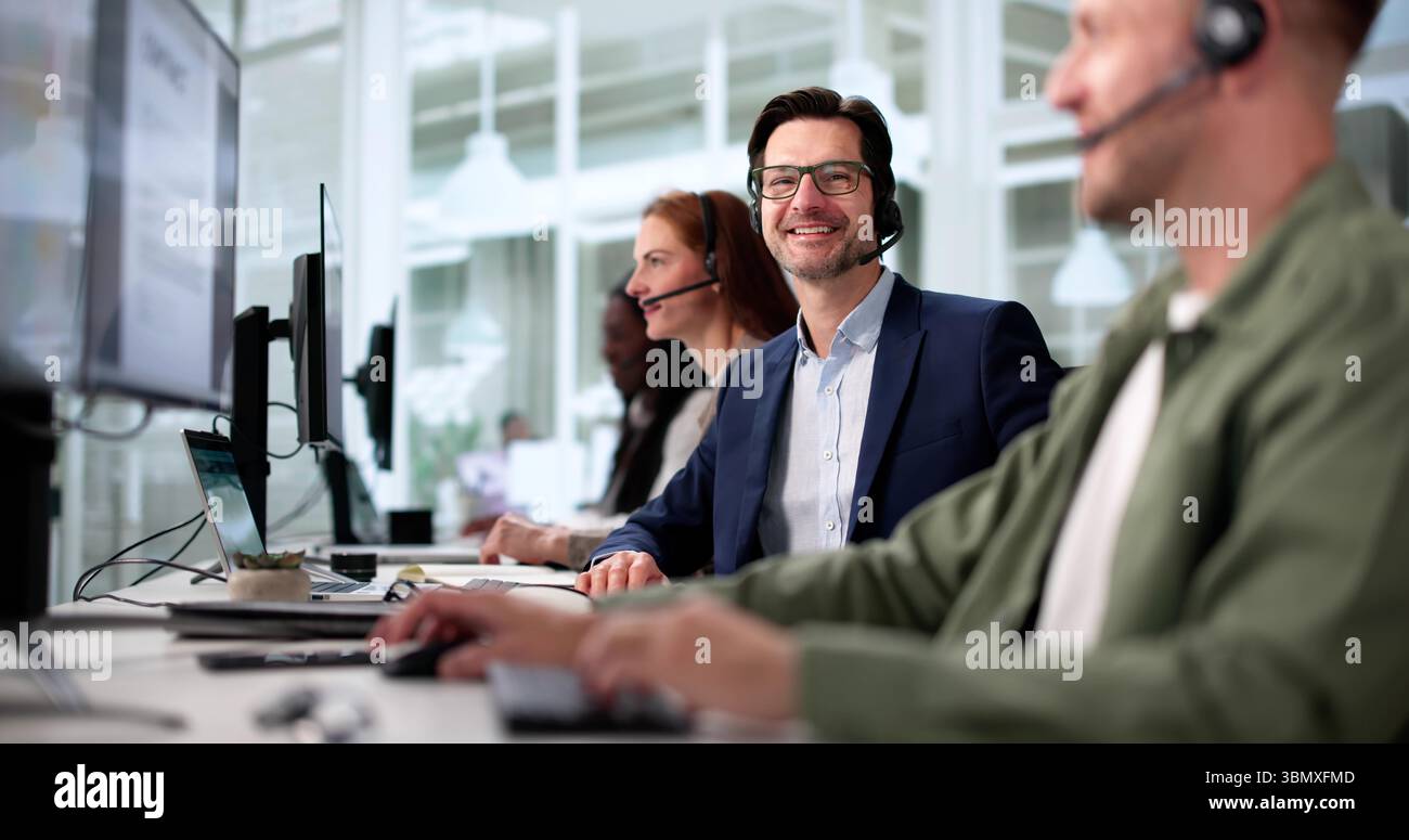 Équipe de service client efficace avec assistance spécialisée Banque D'Images