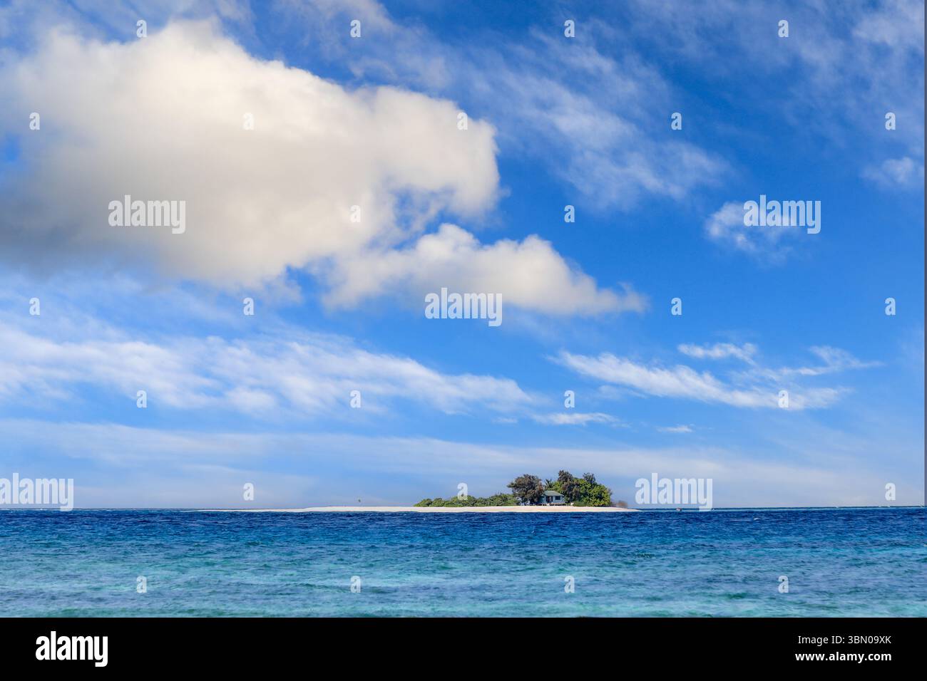 Une île tropicale isolée, Cinnamon Dhonveli Resort, Malé North Harbour, Maldives, Océan Indien, Asie Banque D'Images