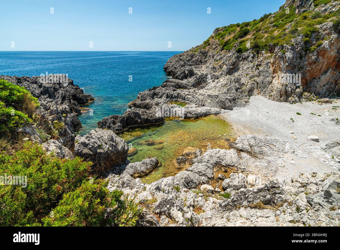 La merveilleuse plage Iscolelli, près de Marina di Camerota, Cilento, Campanie, Italie. Banque D'Images
