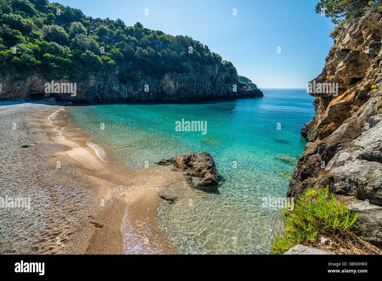 La merveilleuse plage de Pozzallo, près de Marina di Camerota, Cilento, Campanie, Italie. Banque D'Images