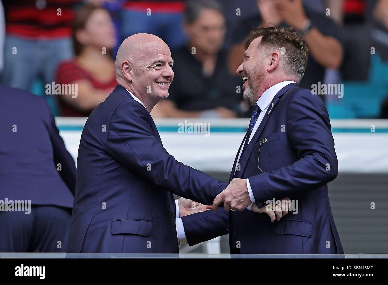 Miami, États-Unis. 29 juin 2025. Stade Hard Rock Gianni Infantino, président de la FIFA et Alejandro Dominguez, président de la Confédération sud-américaine de football lors du match entre le Flamengo et le Bayern Munich, pour la manche 16 de la Coupe du monde des clubs FIFA 2025, au stade Hard Rock ce dimanche 29. 30761 (Heuler Andrey/SPP) crédit : SPP Sport Press photo. /Alamy Live News Banque D'Images