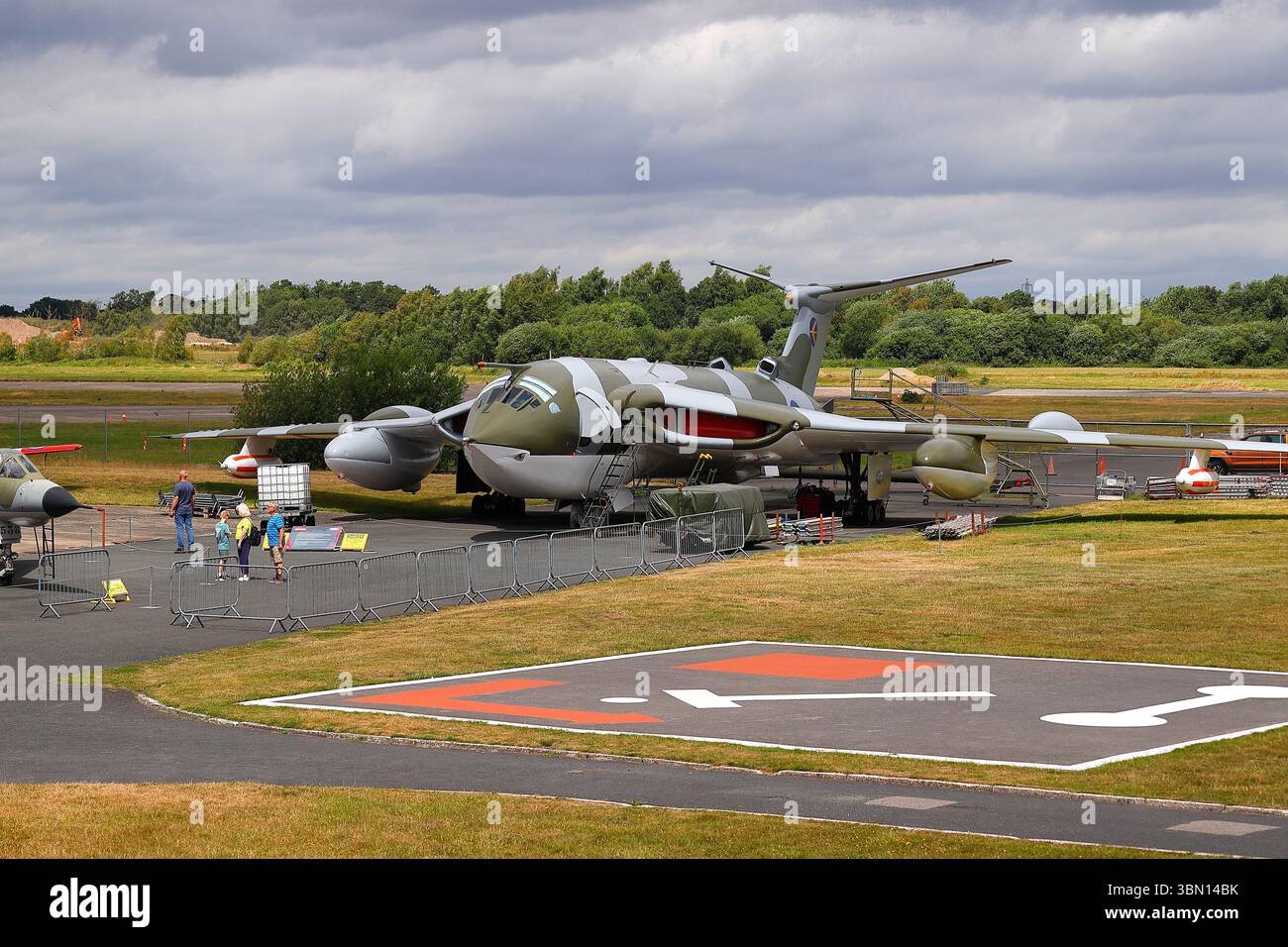 Le bombardier Handley page Victor XL231 au Yorkshire Air Museum après avoir été repeint dans la livrée de la Guerre froide Banque D'Images