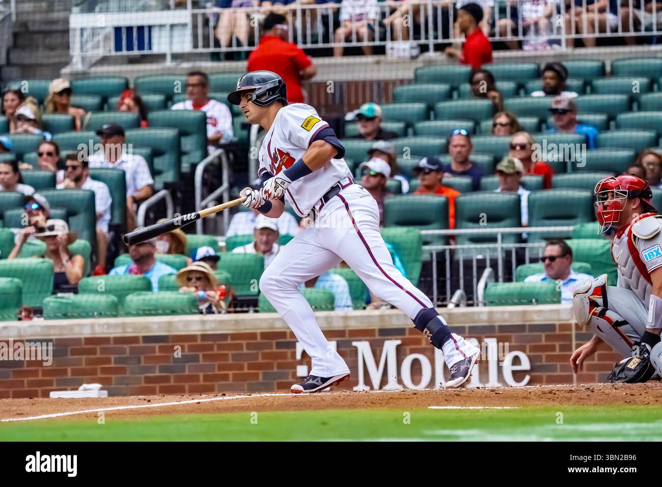 Marietta, GA, États-Unis. 29 juin 2025. Les Braves d'Atlanta troisième base Austin Riley (27) battent contre les Phillies de Philadelphie au Truist Park à Marietta, Géorgie, États-Unis. Les Phillies en visite gagnent le match, 2-1. (Crédit image : © Walter G. Arce Sr./ASP via ZUMA Press Wire) USAGE ÉDITORIAL SEULEMENT ! Non destiné à UN USAGE commercial ! Banque D'Images