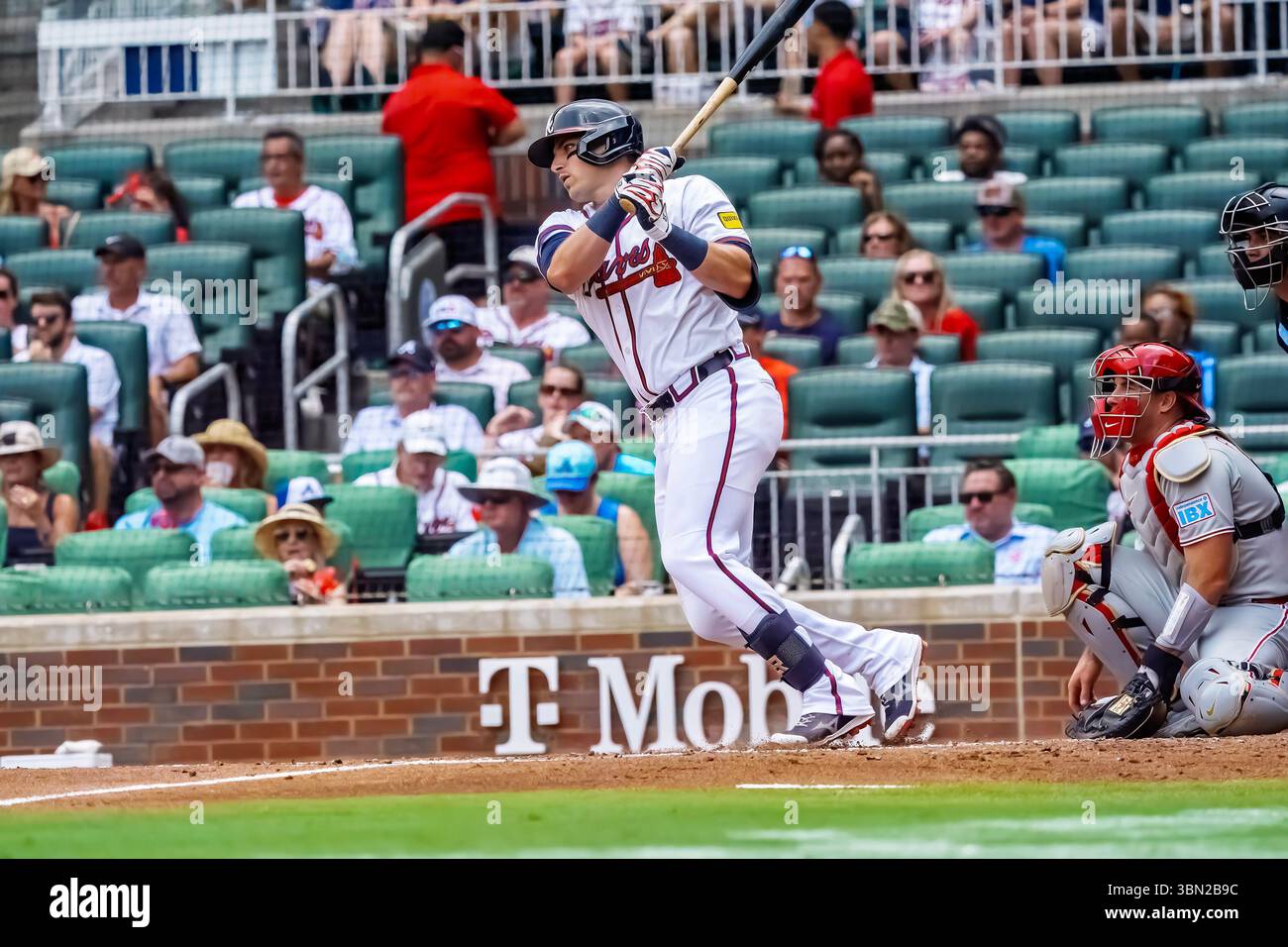 Marietta, GA, États-Unis. 29 juin 2025. Les Braves d'Atlanta troisième base Austin Riley (27) battent contre les Phillies de Philadelphie au Truist Park à Marietta, Géorgie, États-Unis. Les Phillies en visite gagnent le match, 2-1. (Crédit image : © Walter G. Arce Sr./ASP via ZUMA Press Wire) USAGE ÉDITORIAL SEULEMENT ! Non destiné à UN USAGE commercial ! Banque D'Images