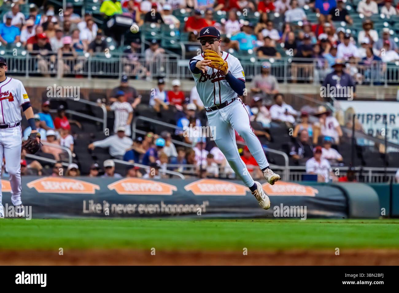 Marietta, GA, États-Unis. 29 juin 2025. Austin Riley (27), troisième base des Braves d'Atlanta, joue contre les Phillies de Philadelphie au Truist Park à Marietta, Géorgie, États-Unis. Les Phillies en visite gagnent le match, 2-1. (Crédit image : © Walter G. Arce Sr./ASP via ZUMA Press Wire) USAGE ÉDITORIAL SEULEMENT ! Non destiné à UN USAGE commercial ! Banque D'Images