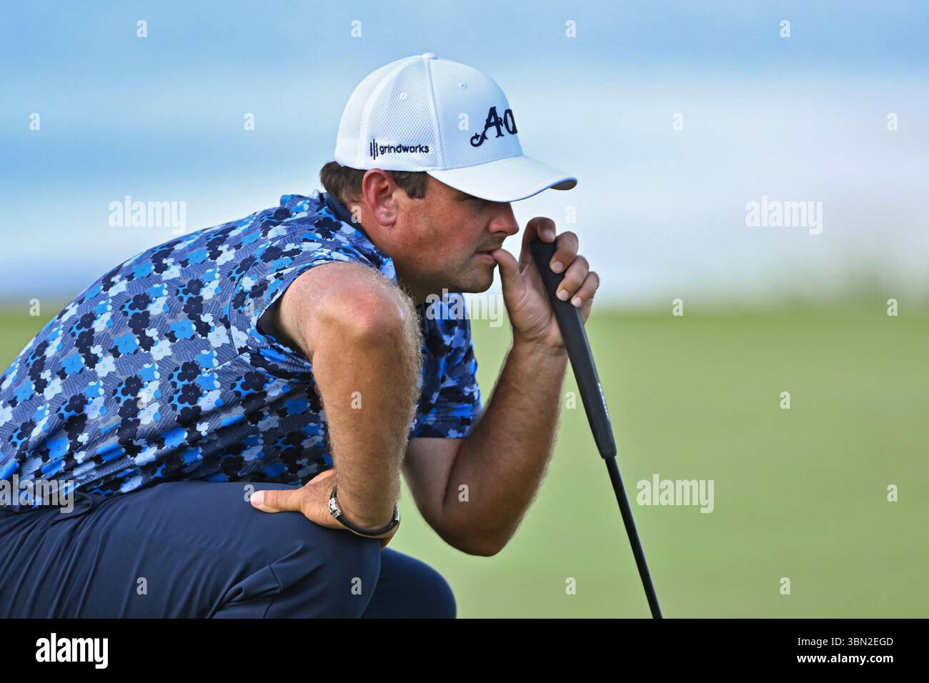 CARROLLTON, TX - JUNE 29: Patrick Reed of 4Aces GC lines up his shot on the 18th green during day three of LIV Golf Dallas on Sunday, June 29, 2025 at Maridoe Golf Club in Carrollton, TX. (Photo by Austin McAfee/Icon Sportswire) (Icon Sportswire via AP Images) Banque D'Images