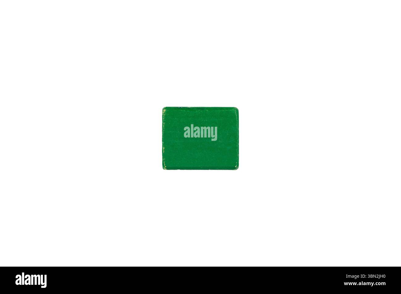 Bloc en bois rectangulaire vert isolé sur fond blanc Banque D'Images