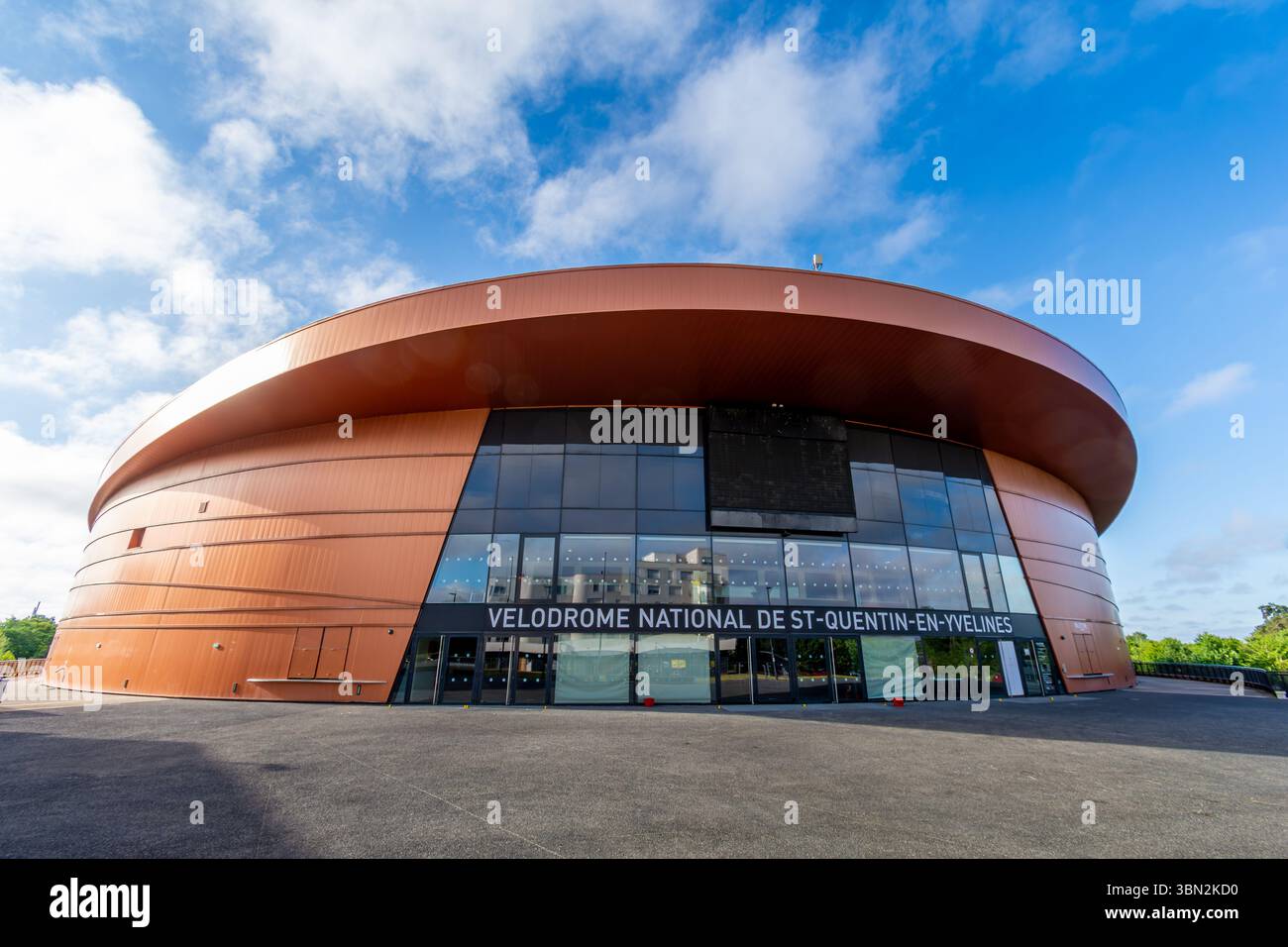 Vue extérieure du vélodrome national de Saint-Quentin-en-Yvelines, situé à Montigny-le-Bretonneux, France, dans le département français des Yvelines Banque D'Images