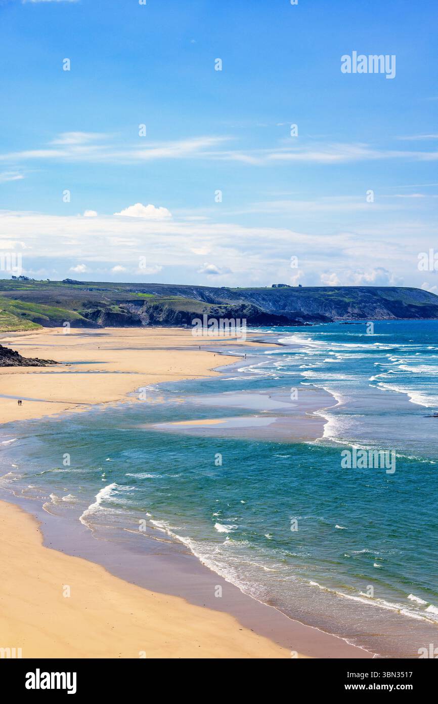 Vue panoramique sur une plage de sable au bord de la mer Banque D'Images