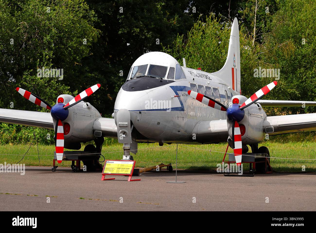 De Havilland Devon VP967 exposé au Yorkshire Air Museum dans le North Yorkshire, Royaume-Uni Banque D'Images