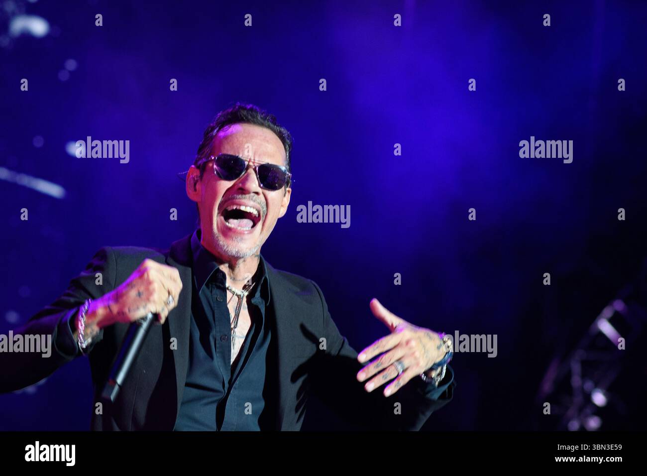 Le chanteur Marc Anthony se produit lors d'un concert à la Movistar Arena le 28 juin 2024, à Madrid en Espagne. Banque D'Images