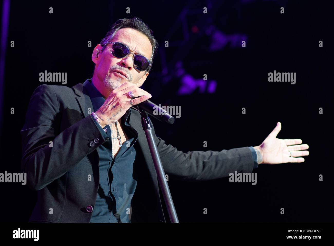Le chanteur Marc Anthony se produit lors d'un concert à la Movistar Arena le 28 juin 2024, à Madrid en Espagne. Banque D'Images