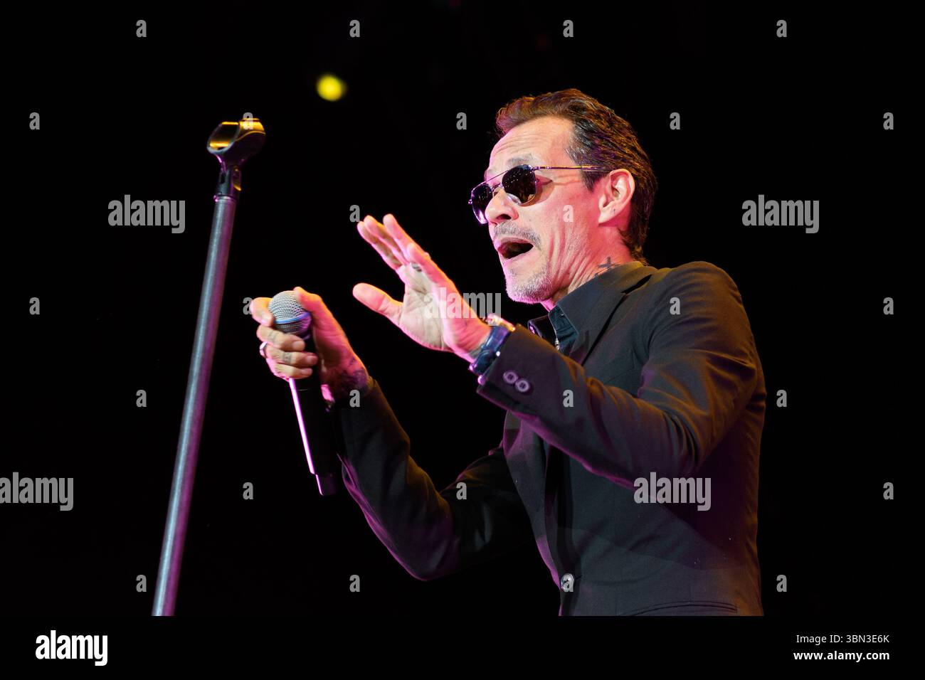 Le chanteur Marc Anthony se produit lors d'un concert à la Movistar Arena le 28 juin 2024, à Madrid en Espagne. Banque D'Images