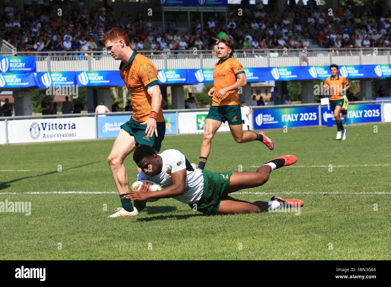 Calvisano, Italie. 29 juin 2025. Le joueur sud-africain iSiyabonga Ndlozi marque un essai lors du match du Championnat du monde de rugby U 20 entre l'Australie et l'Afrique du Sud au San Michele Stadium. (Crédit : Federico Zovadelli/Alamy Live News) Banque D'Images