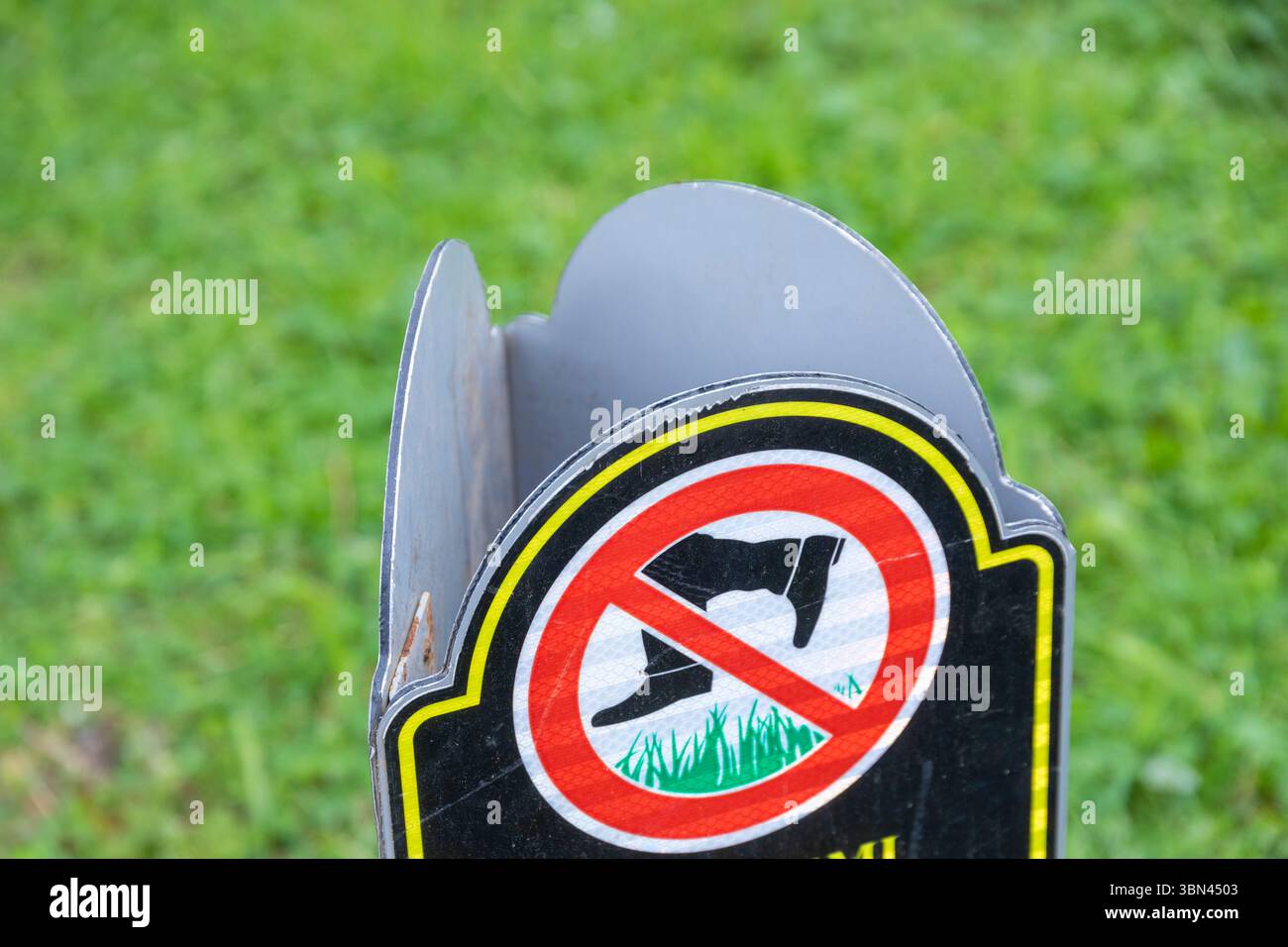 Pictogramme interdisant de marcher sur la pelouse Banque D'Images