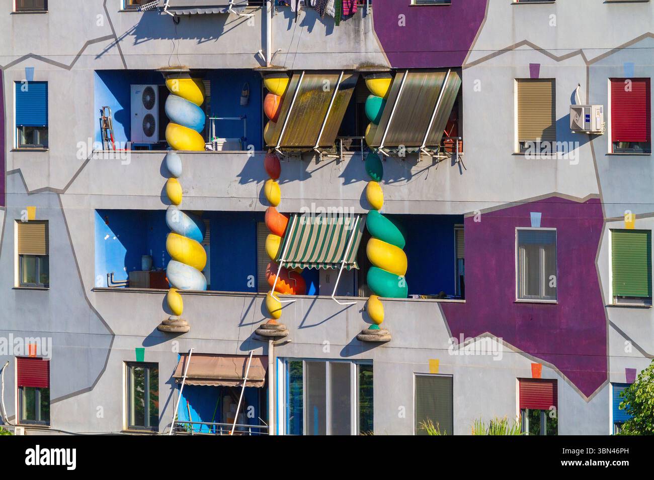 Tirana, Albanie façade de bâtiment inhabituelle dans le centre-ville Banque D'Images