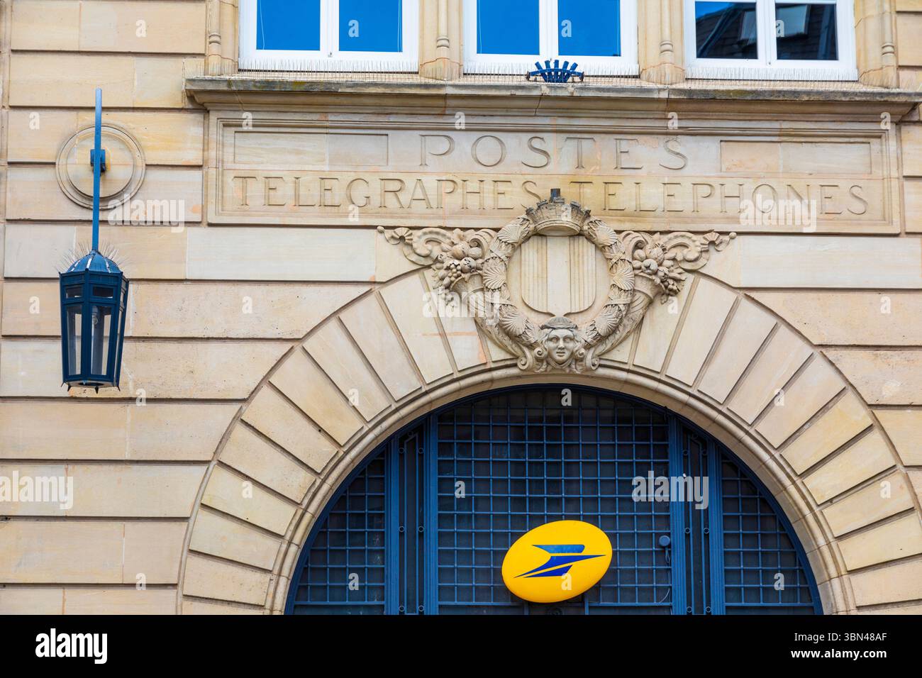 Façade de la poste de Beauvais dans la somme Banque D'Images
