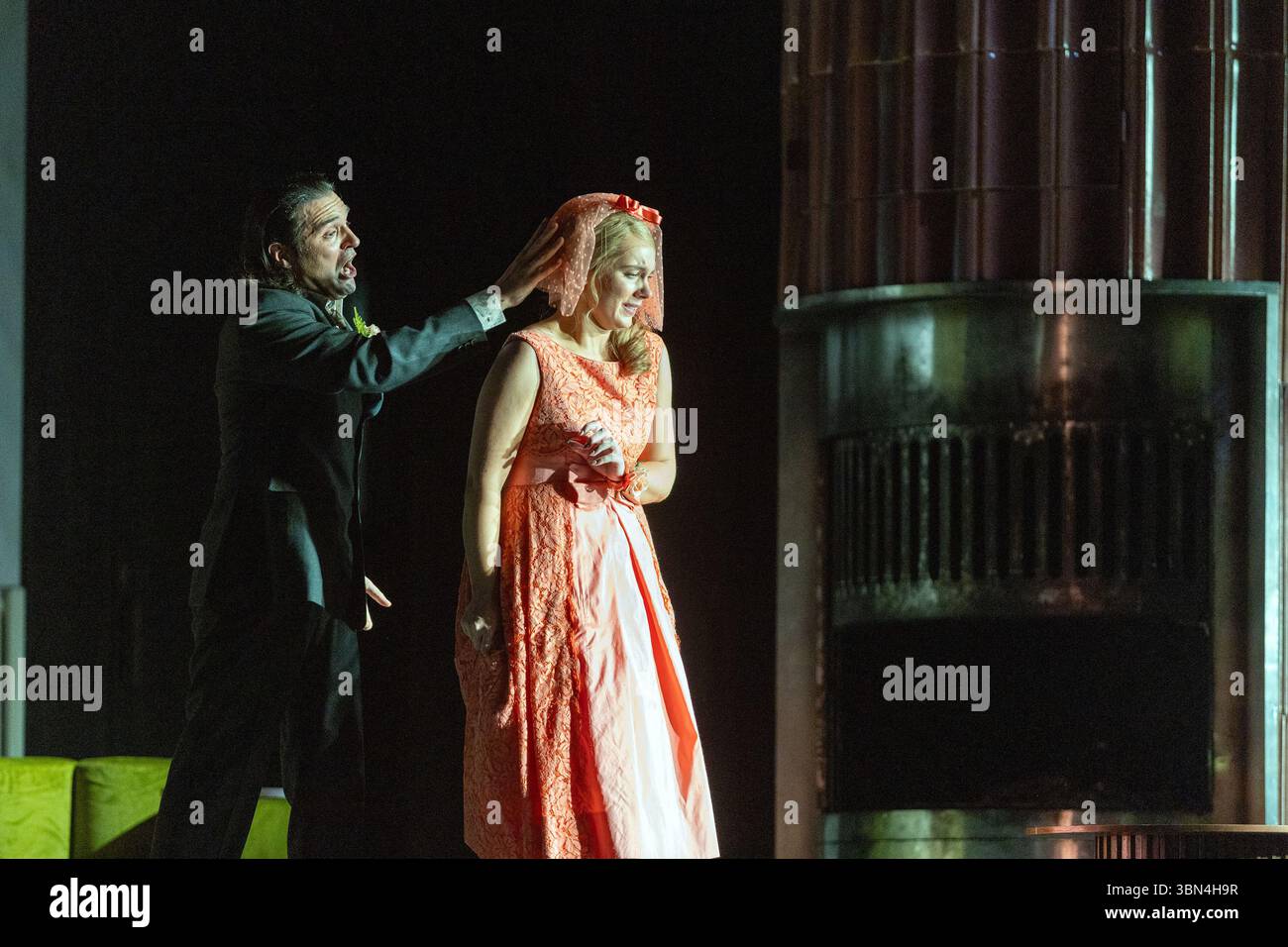 Carlo Vistoli (Athamas), Niamh O'Sullivan (Ino) dans SEMELE au Royal Opera, Covent Garden, Londres WC2 30/06/2025 musique : George Frideric Handel livret : William Congreve chef d'orchestre : Christian Curnyn design : Annemarie Woods éclairage : Fabiana Piccioli mouvement : Sarah Fahie réalisateur : Oliver Mears Banque D'Images Carlo Vistoli (Athamas), Niamh O'Sullivan (Ino) dans SEMELE au Royal Opera, Covent Garden, Londres WC2 30/06/2025 musique : George Frideric Handel livret : William Congreve chef d'orchestre : Christian Curnyn design : Annemarie Woods éclairage : Fabiana Piccioli mouvement : Sarah Fahie réalisateur : Oliver Mears Banque D'Images