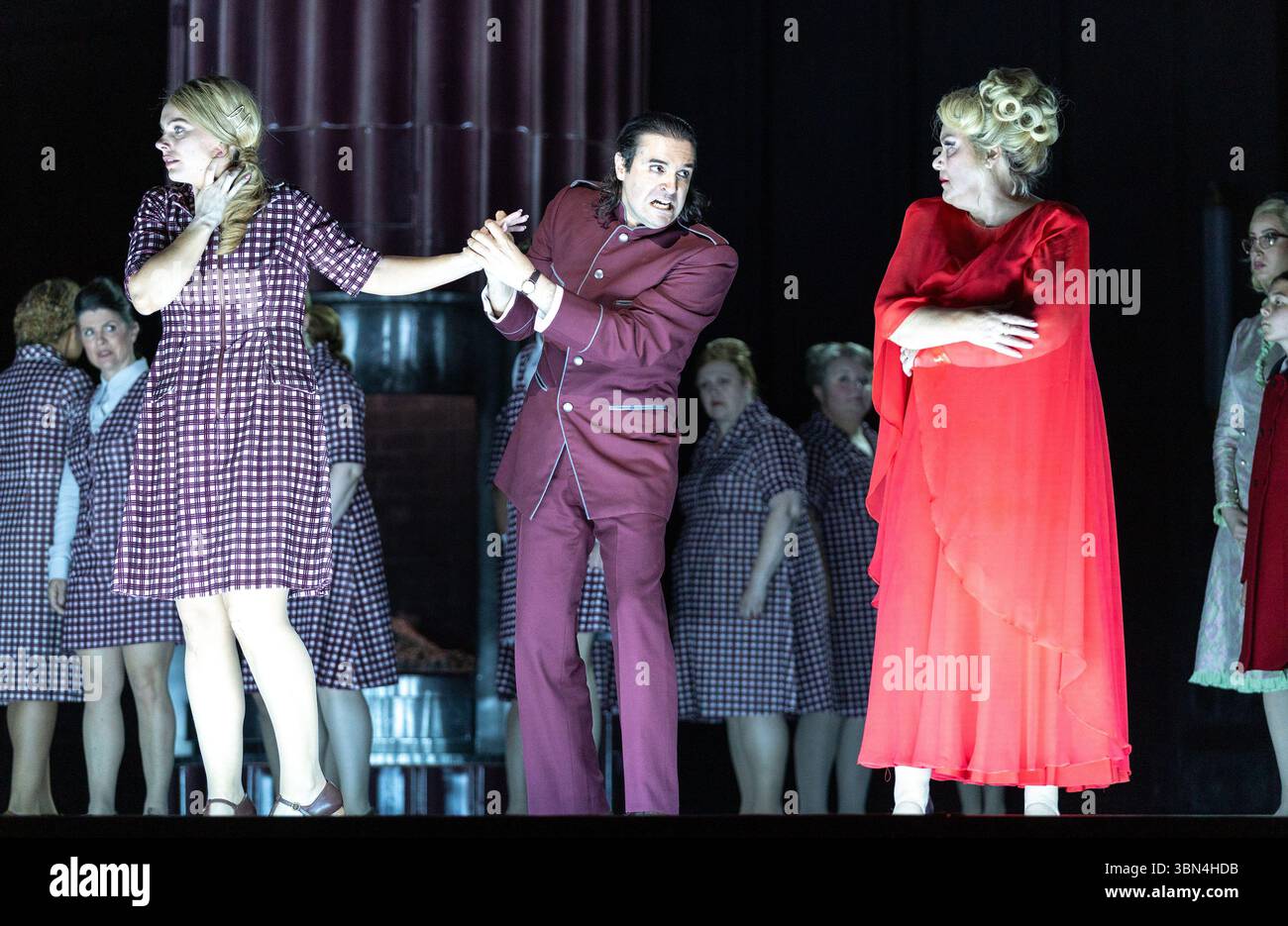 de gauche à droite : Niamh O'Sullivan (Ino), Carlo Vistoli (Athamas), Alice Coote (Juno) in SEMELE at the Royal Opera, Covent Garden, Londres WC2 30/06/2025 musique : George Frideric Handel livret : William Congreve chef d'orchestre : Christian Curnyn design : Annemarie Woods éclairage : Fabiana Piccioli mouvement : Sarah Fahie réalisateur : Oliver Mears Banque D'Images de gauche à droite : Niamh O'Sullivan (Ino), Carlo Vistoli (Athamas), Alice Coote (Juno) in SEMELE at the Royal Opera, Covent Garden, Londres WC2 30/06/2025 musique : George Frideric Handel livret : William Congreve chef d'orchestre : Christian Curnyn design : Annemarie Woods éclairage : Fabiana Piccioli mouvement : Sarah Fahie réalisateur : Oliver Mears Banque D'Images