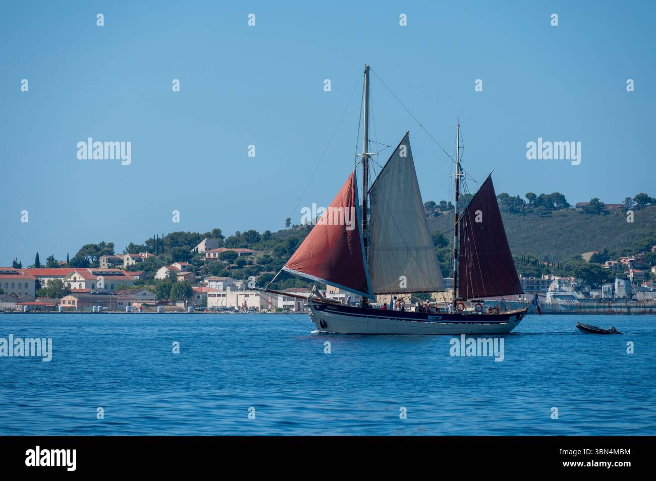 France. Provence-Alpes-côtes d'Azur. Provence. Côte d'Azur. Var. Toulon. L'ancien bateau thonier JLD'A transformé en bateau de tourisme à Toulo Banque D'Images