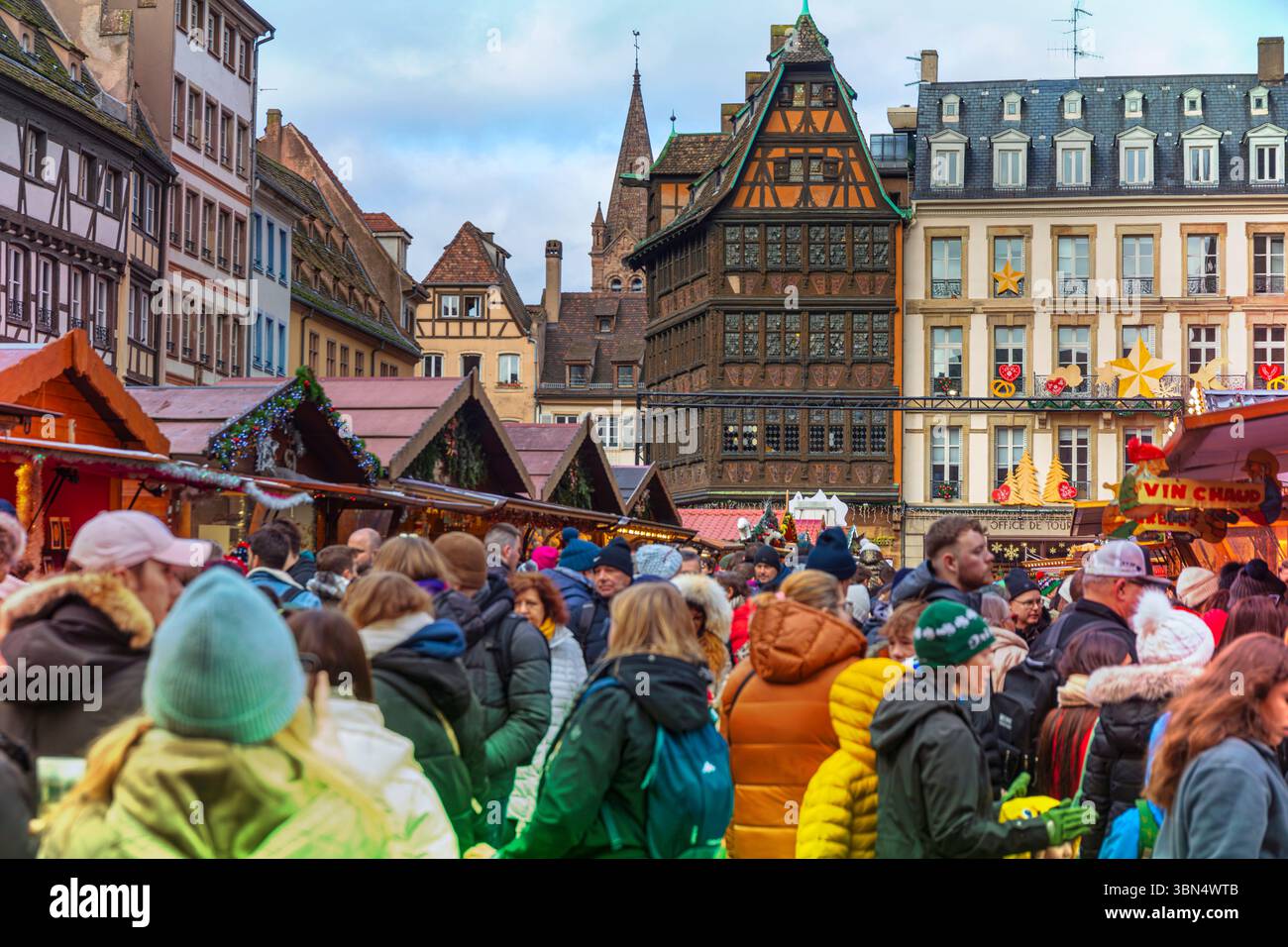 France, Grand est, Alsace-Champagne-Ardenne-Lorraine, Alsace, Bas-Rhin, Strasbourg, 15ème-16ème siècle maison Kammerzell au centre de l'image Banque D'Images
