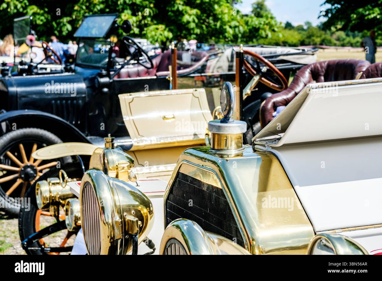 Londres, Royaume-Uni, juin 29 2025, détails des voitures classiques Banque D'Images Londres, Royaume-Uni, juin 29 2025, détails des voitures classiques Banque D'Images
