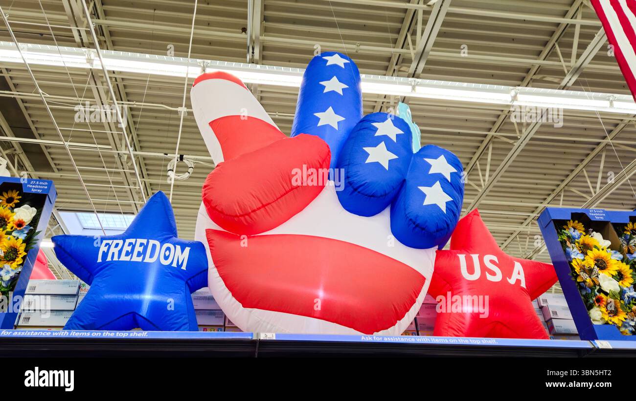 Exposition patriotique d'été dans un magasin Walmart aux États-Unis Banque D'Images