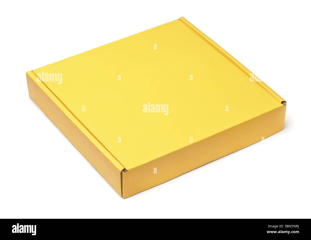 Boîte en carton plat jaune vierge isolée sur blanc Banque D'Images