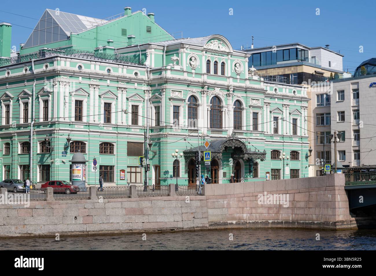 ST. PÉTERSBOURG, RUSSIE - 16 AVRIL 2025 : Théâtre dramatique du Bolchoï nommé d'après G. A. Tovstonogov un jour ensoleillé d'avril Banque D'Images