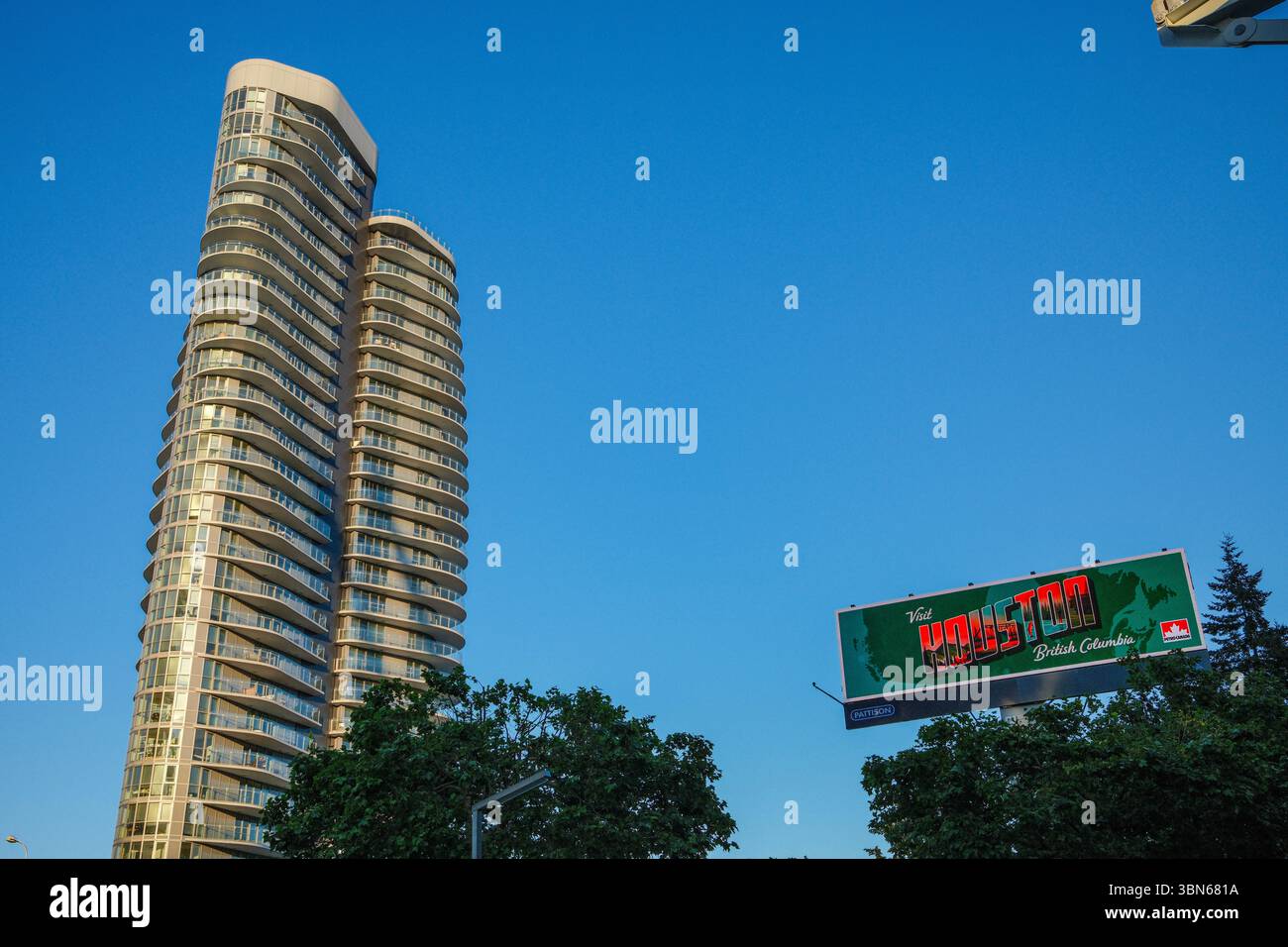 Le condo Aquilini Centre South près d'un panneau d'affichage pour Houston, C.-B. au BC place Stadium, Vancouver, C.-B. Banque D'Images