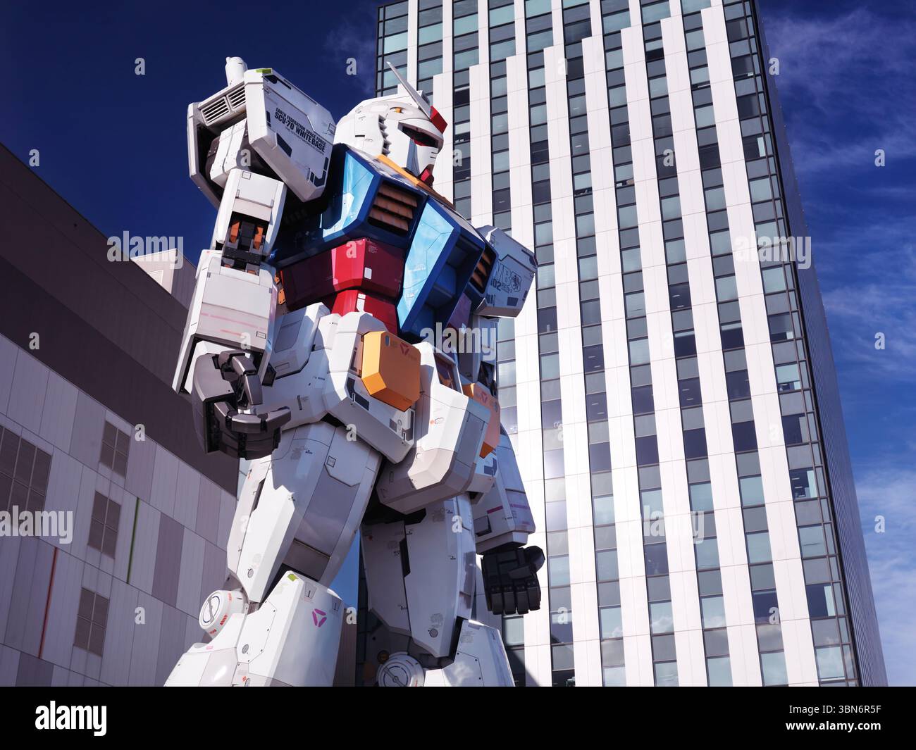 RX-78-2 Gundam Statue devant Diver City, Odaiba, Tokyo, Japon Banque D'Images