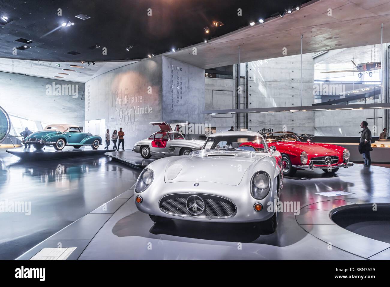 Mercedes-Benz 300 SLR Uhlenhaut coupé de 1955. Deux exemplaires ont été construits, un a été vendu aux enchères. Avec un produit de 135 millions d'euros, c'est la plus grande valeur Banque D'Images