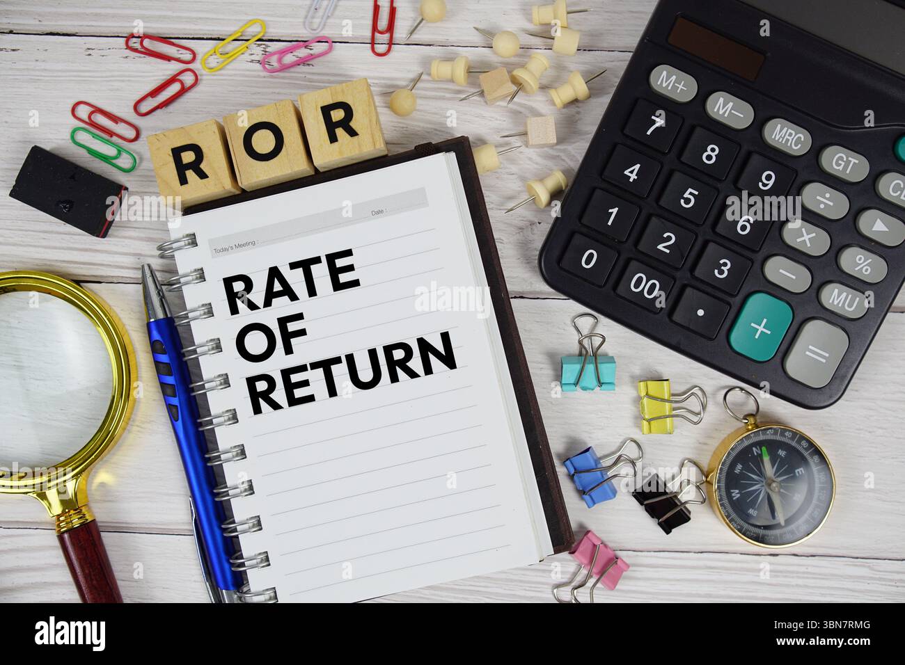 ROR - acronyme du taux de rendement sur le bloc-notes, Business and Financial concept background Banque D'Images