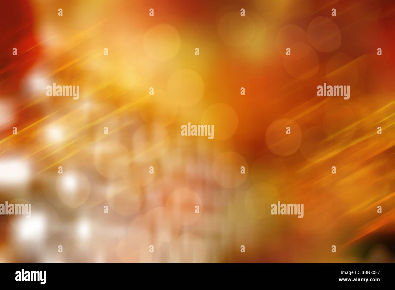 Les orbes bokeh chauds dérivent dans un design plat sur un fond transparent avec des stries diagonales Banque D'Images