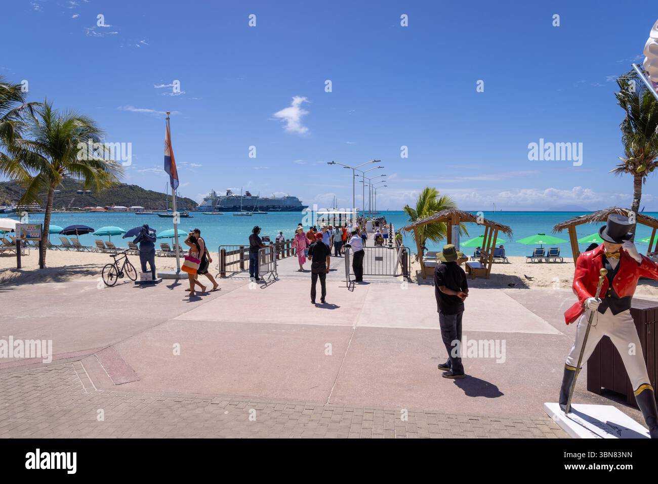 Touristes sur la plage de Philipsburg, Sint Maarten, petites Antilles Banque D'Images