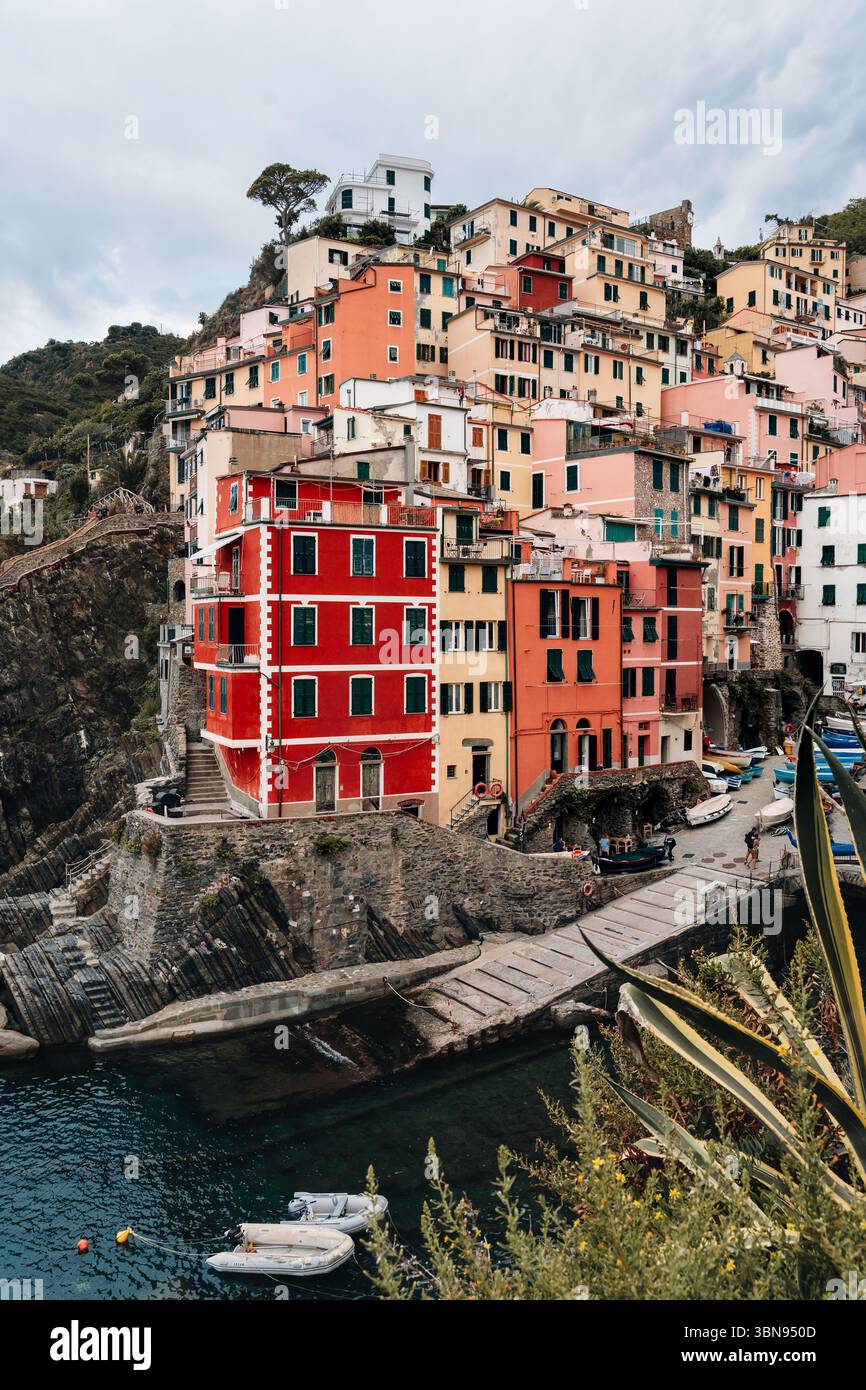 La ville de Riomaggiore dans les Cinque Terre. Petites villes italiennes à Cinque. Banque D'Images