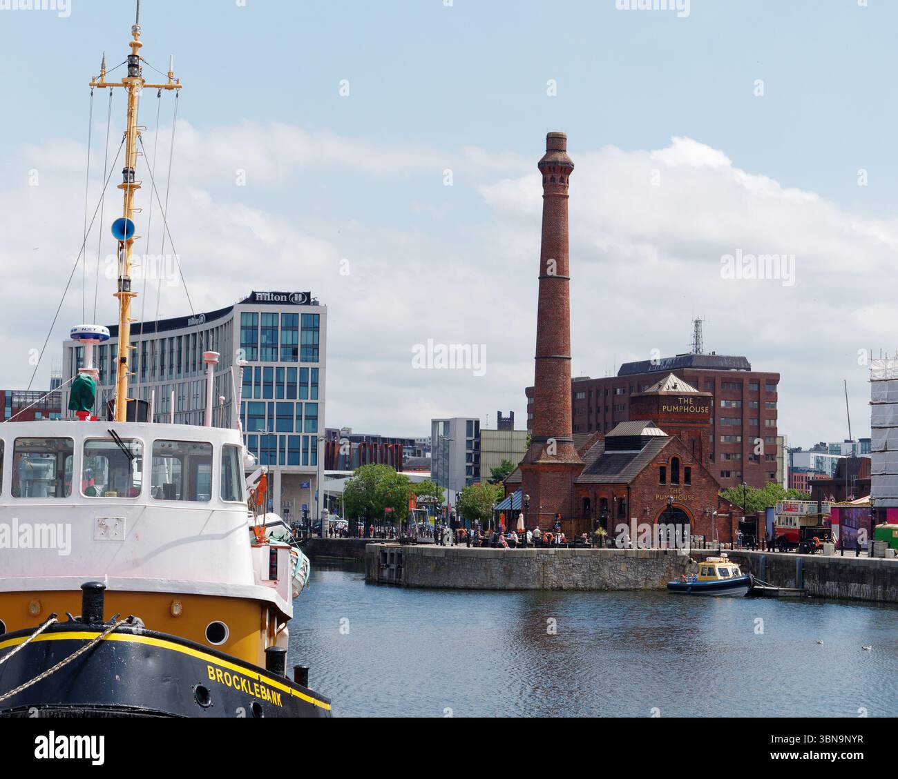 Bâtiment Pump House à Canning Dock avec navire laissé dans la ville de Liverpool, Merseyside, Angleterre. 30 juin 2025 Banque D'Images