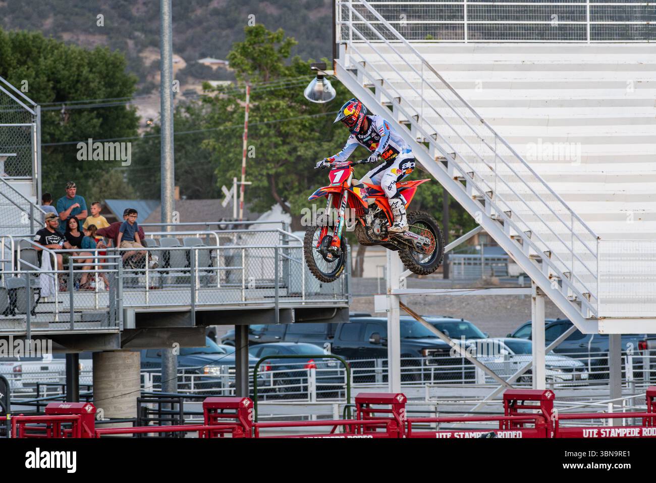 Nephi, Utah – le 28 juin 2025 : le pilote canadien Trystan Hart vole lors de l’événement Juab Xtreme Racing au Juab County Fairgrounds. Banque D'Images