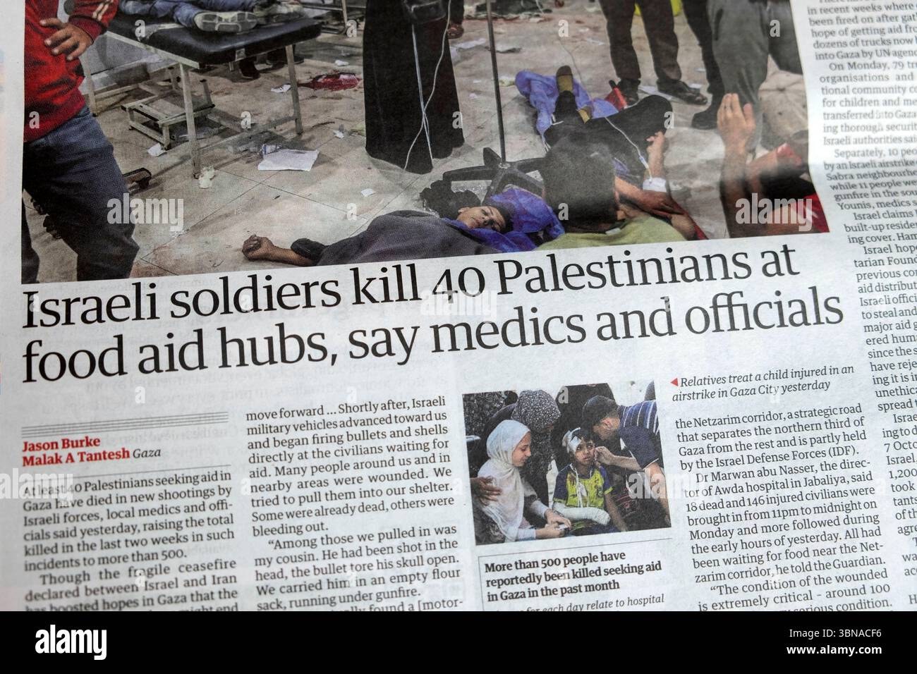 "Des soldats israéliens tuent 40 Palestiniens dans des centres d'aide alimentaire, disent des médecins et des fonctionnaires du journal Guardian, titre Israël article de guerre du Hamas 28 juin 2025 Banque D'Images