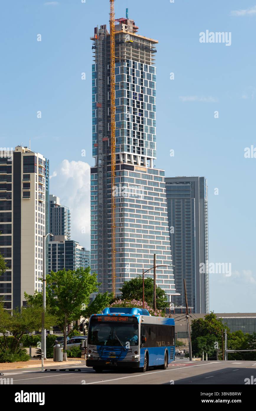 Austin, Texas - États-Unis - 19 juin 2025 : Skyline du centre-ville sur un bel après-midi d'été à Austin, Texas, États-Unis. Banque D'Images