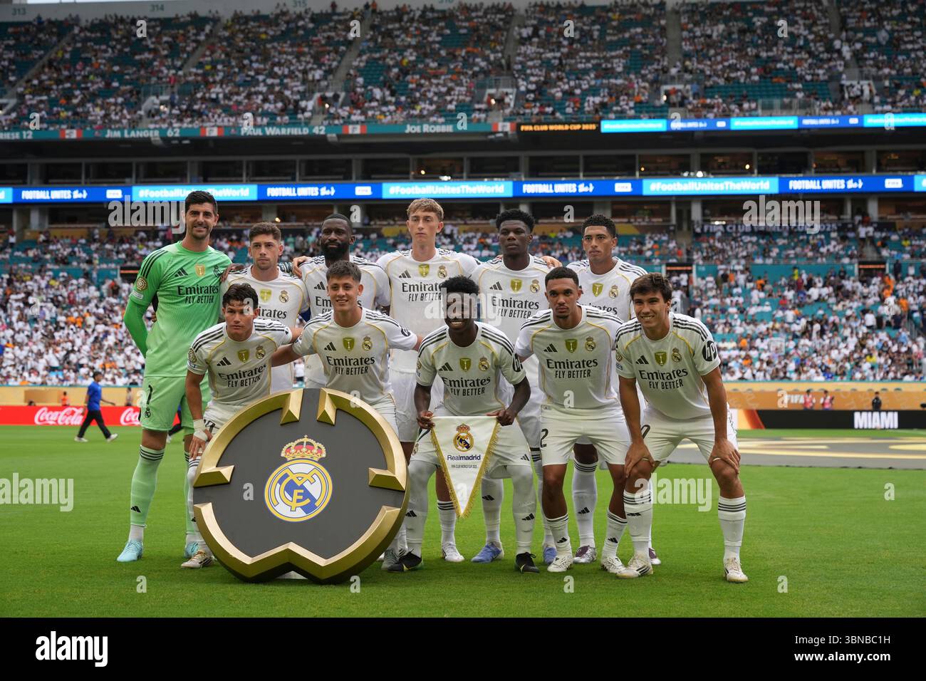 Real Madrid players pose before the Club World Cup round of 16 soccer match between Real Madrid and Juventus in Miami Gardens, Fla., Tuesday, July 1, 2025. (AP Photo/Rebecca Blackwell) Banque D'Images