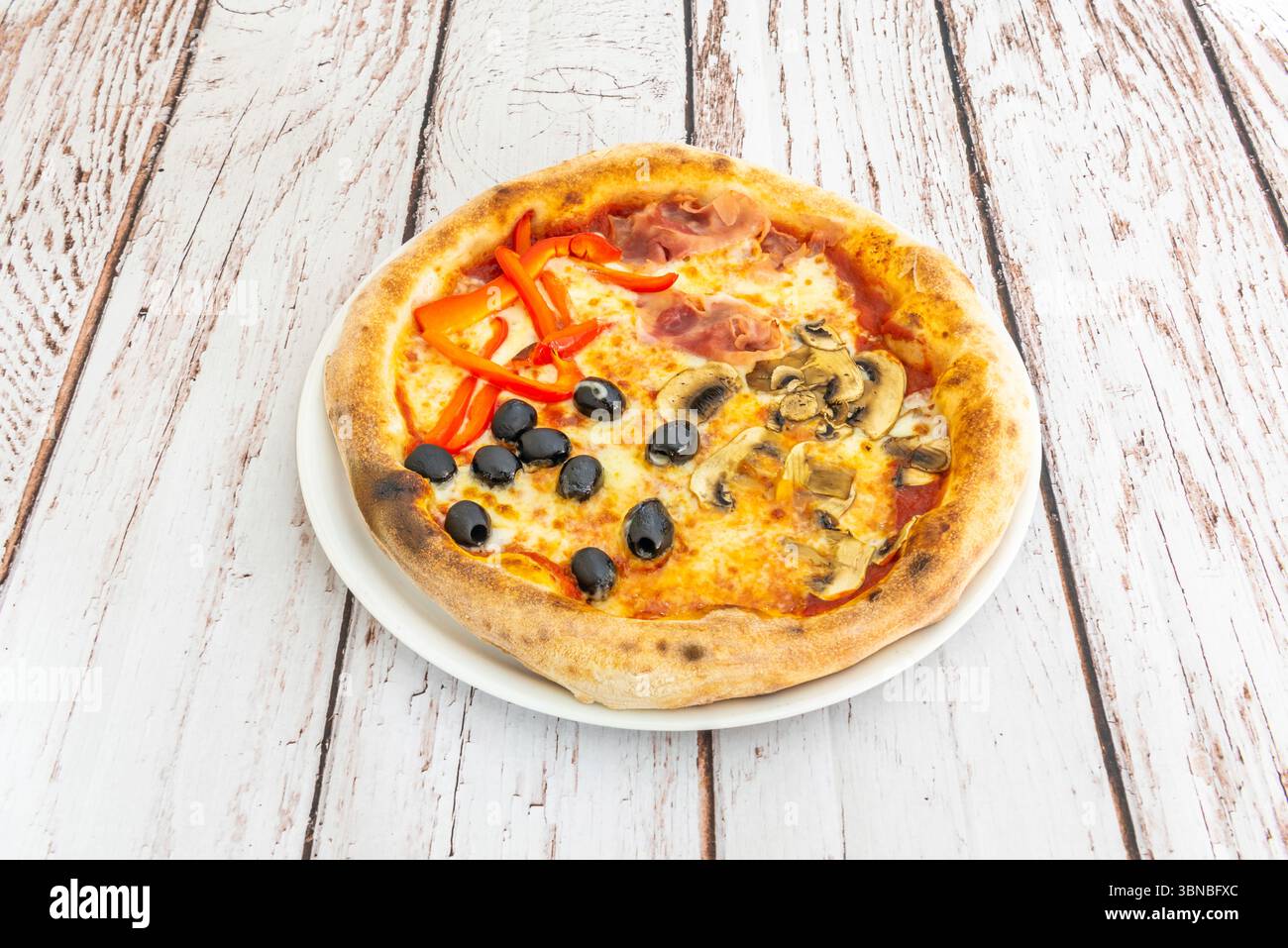 Pizza nous la connaissons comme, les pains plats existaient dans diverses cultures anciennes, de la focaccia romaine Banque D'Images