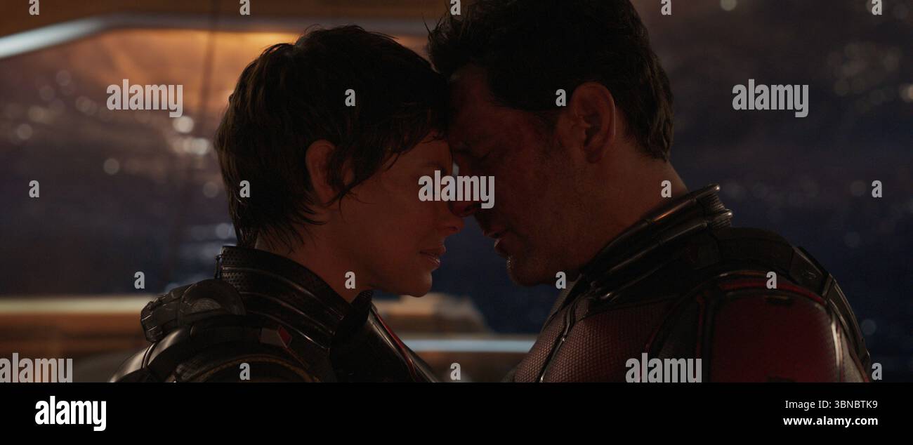 ANT-Man and the Wasp : Quantumania (2023)Evangeline Lilly dans le rôle de Hope van Dyne/Wasp Paul Rudd dans le rôle de Scott Lang/Ant-Man *Filmstill - usage éditorial seulement* Voir S Banque D'Images